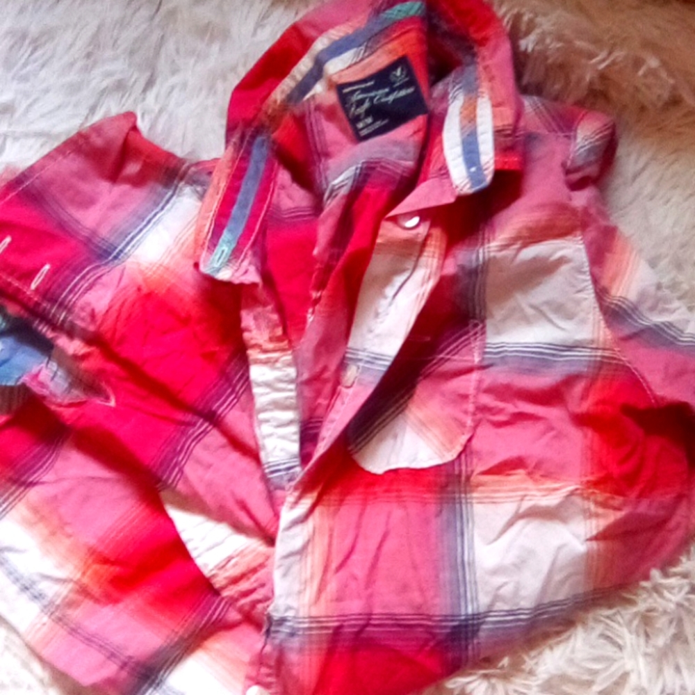 American Eagle Pink And Coral Vneck Collered Button Down Shirt With Pocket